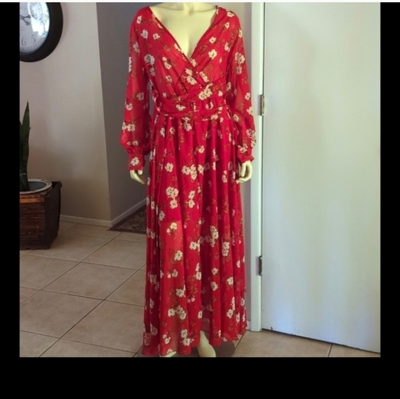 Be the Epitome of Elegance with Our Formal Event Red Floral Maxi Dress - Picture 3 of 9